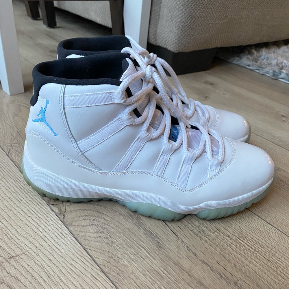 Jordan 11 Legend Blue